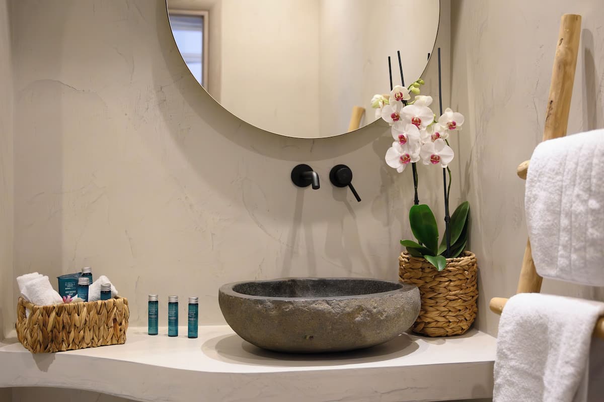 green diamond suite with hot tub | bathroom | shower, hair dryer, towels, soap