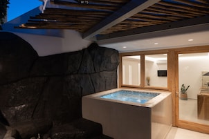 Bañera de hidromasaje privada