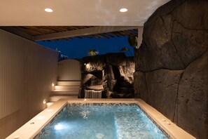 Bain à remous privé