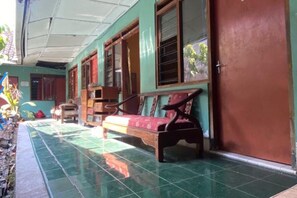 ด้านหน้าที่พัก