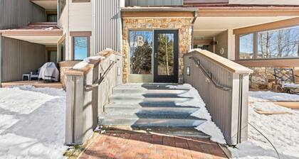 Nostalgic Mountain Getaway, Only a Short Walk to Lifts or River Run!