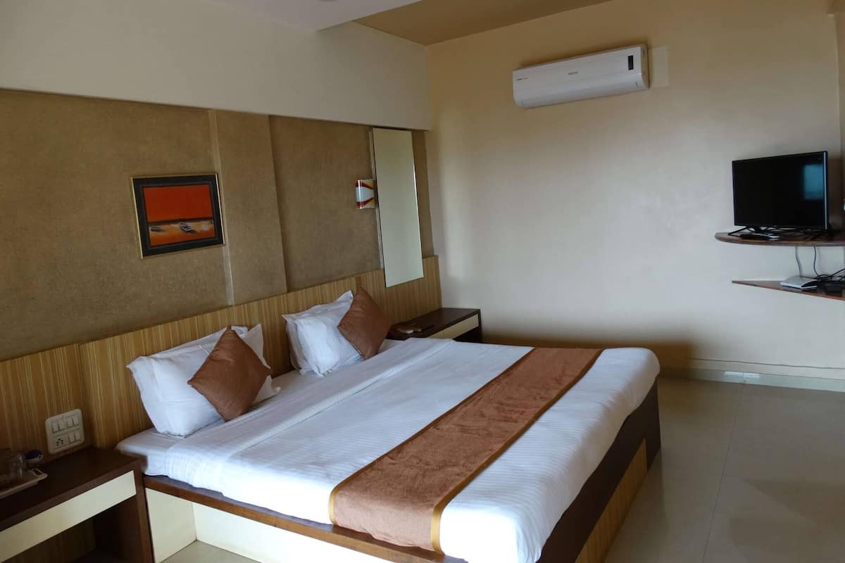 Deluxe Double Room | Soundproofing, iron/ironing board, free WiFi