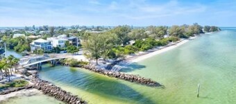 Anna Maria Cottage with Golf Cart