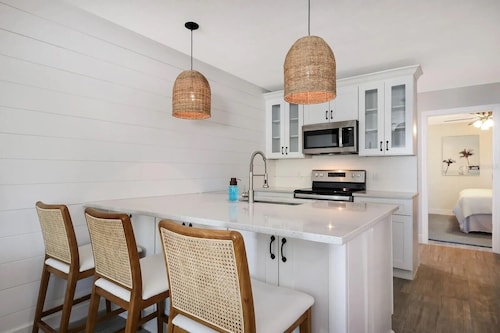 Anna Maria Cottage with Golf Cart