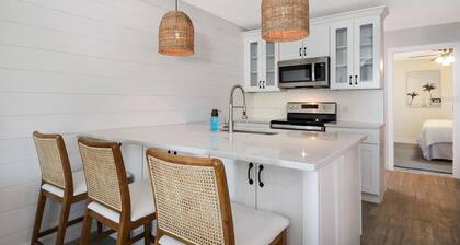 Anna Maria Cottage with Golf Cart