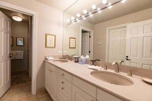 Lägenhet - 2 sovrum | Badrum | Handdukar