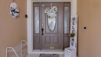 House, 5 Bedrooms | Exterior