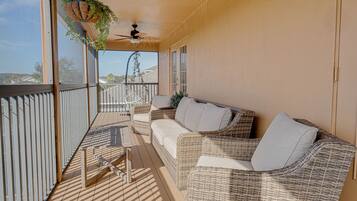 House, 5 Bedrooms | Terrace/patio