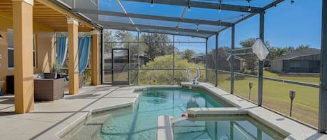 House, 5 Bedrooms | Pool