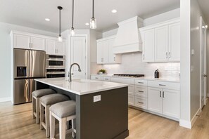 Townhome, 4 Bedrooms | Private kitchen | Fridge, oven, coffee/tea maker, toaster - Sunsets And Sandcastles 4 Bedroom Townhouse (St. George)