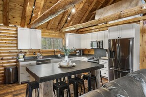 冰箱、微波炉、烤箱、炉灶