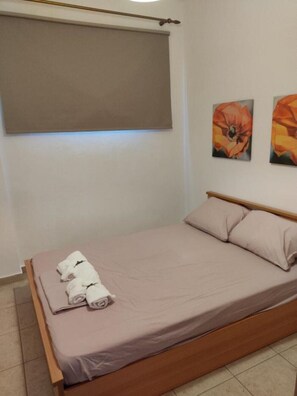 2 bedrooms, WiFi, bed sheets - dimitris apart (Kassandreia)