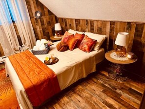 3 bedrooms, desk, iron/ironing board, free WiFi