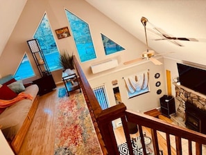 Smart TV, fireplace