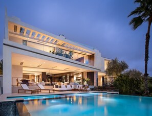 Et oppvarmet basseng