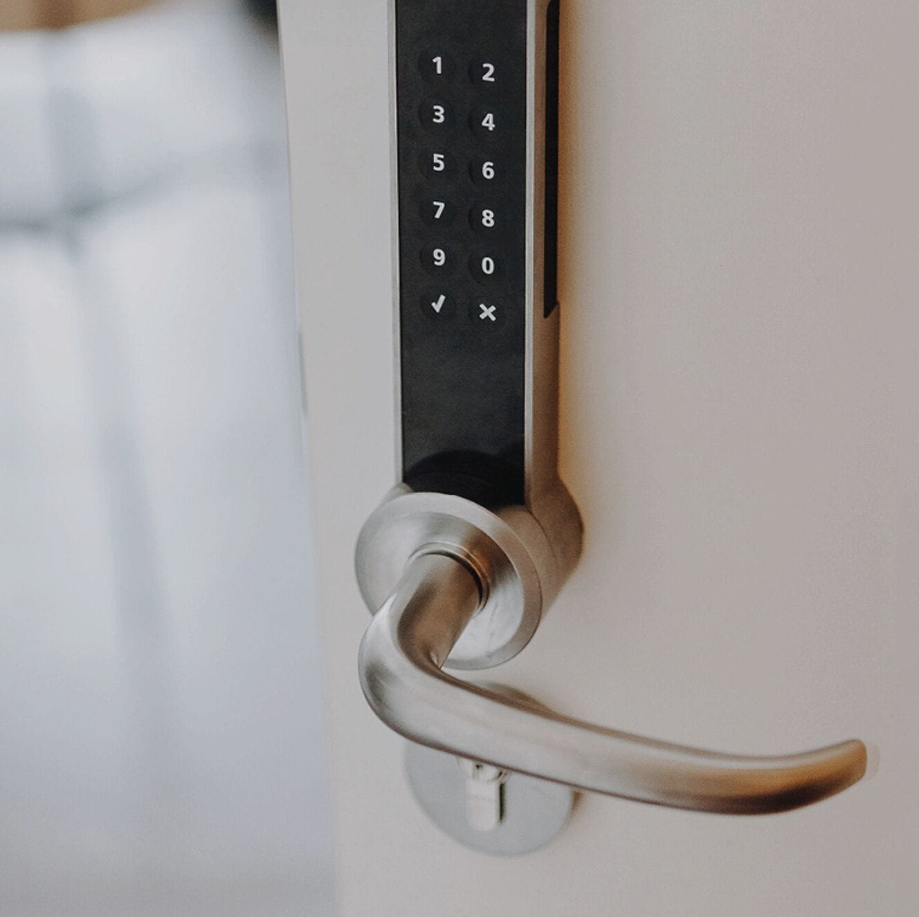 Een modern slot met numeriek keypad.