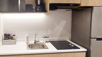 Kühlschrank, Ofen, Herdplatte