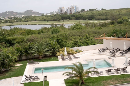 Cozy Emerald Maho St Maarten Apartment! 