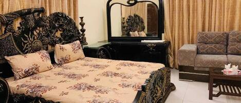 Deluxe Double Room | Soundproofing, iron/ironing board, free WiFi