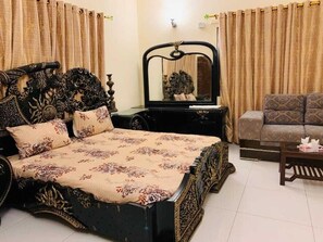 Sistema de insonorización, tabla de planchar con plancha y wifi gratis 