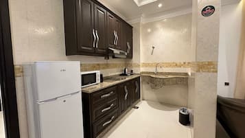Double Room | Private kitchen | Fridge