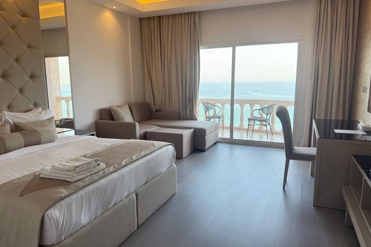 Deluxe Single Room, Sea View | 1 bedroom, free WiFi, bed sheets, wheelchair access