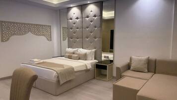 Deluxe-Doppelzimmer, 1 King-Bett, Meerblick | 1 Schlafzimmer, kostenloses WLAN, BettwÀsche, Rollstuhlgeeignet