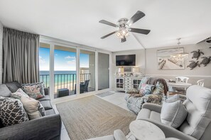 Living area - 3BR Penthouse Tower 1 Edgewater. 12th Floor, Beach Front, Best Gulf Views! (Panama City Beach)
