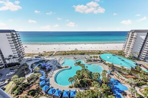 حمّام سباحة مُدفَّأ