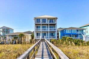 Exterior - 🏖️Ocean Overlook-Beautiful 6BR Oceanfront Top 2 Floors of a Duplex🏖️ (Carolina Beach)