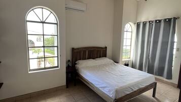 2 habitaciones, tabla de planchar con plancha y wifi gratis