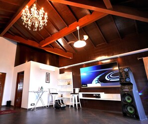 Premium bedding, rollaway beds, free WiFi, bed sheets - Alekhya Suites (Panaji)