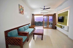 Premium bedding, rollaway beds, free WiFi, bed sheets - Alekhya Suites (Panaji)