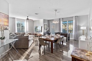 Smart TV, table football - Heated pool * Close to Universal, OCCC and Disney! (Orlando)