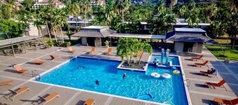 Family friendly condo located in Pineapple Village.