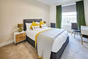 3 slaapkamers, een bureau, een strijkplank/strijkijzer, wifi