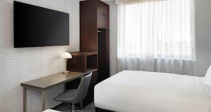 DoubleTree by Hilton Long Island City, NY