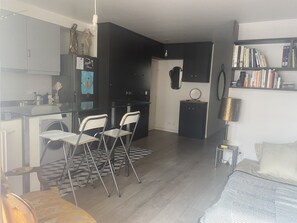 1 bedroom, WiFi, bed sheets - Studio Avec Balcon à Oberkampf ! (Paris)