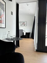 Executive Room | Bathroom | Free toiletries, hair dryer, slippers, towels