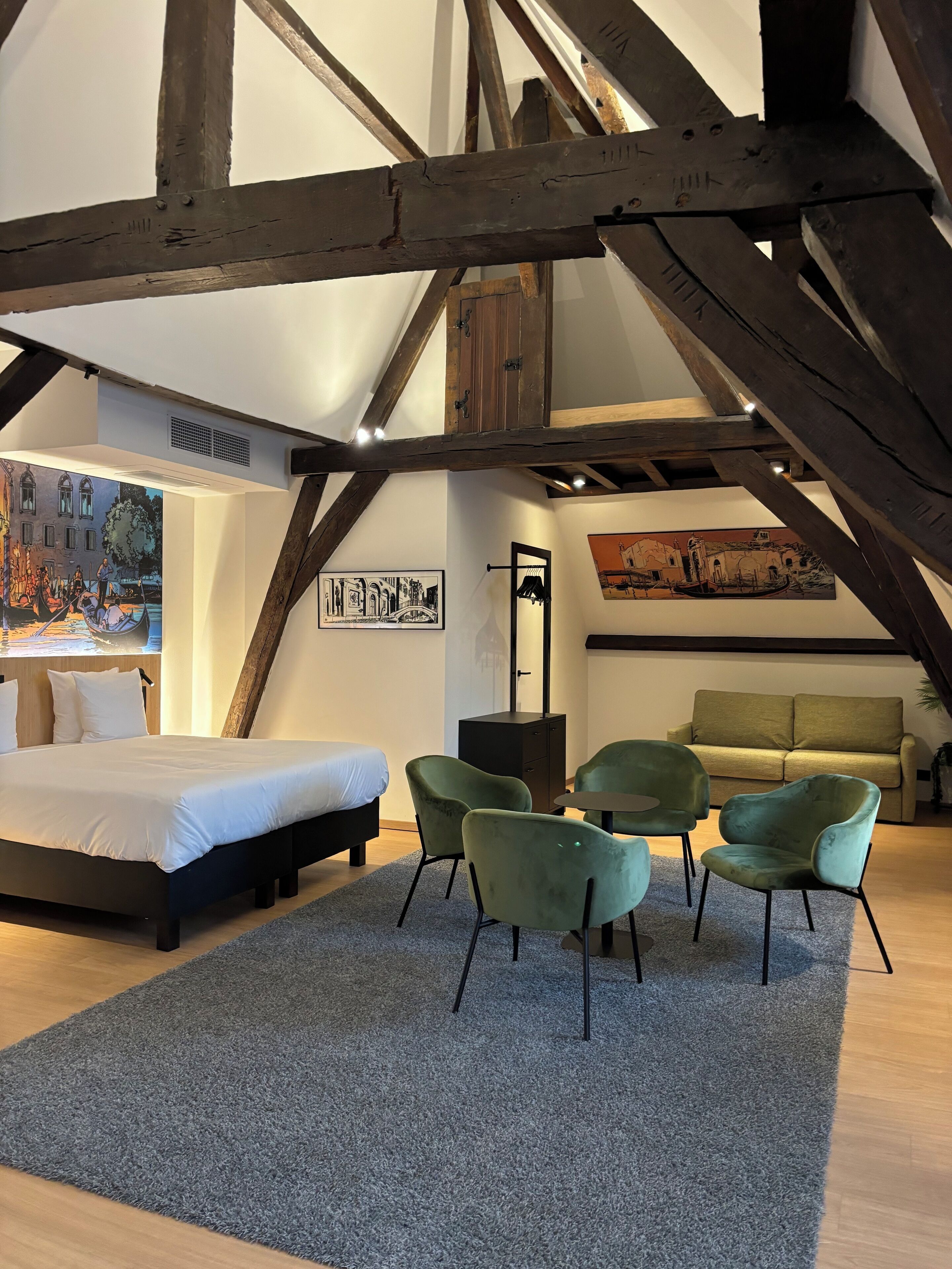 Suite | In-room safe, desk, blackout drapes, soundproofing