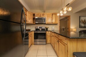 Fridge, microwave, stovetop, dishwasher