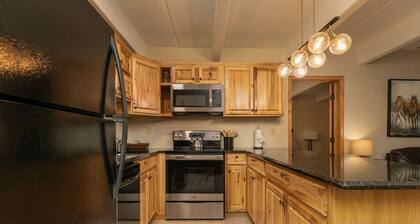 Lodge at Lake Dillon Condo: Great Year-Round Location