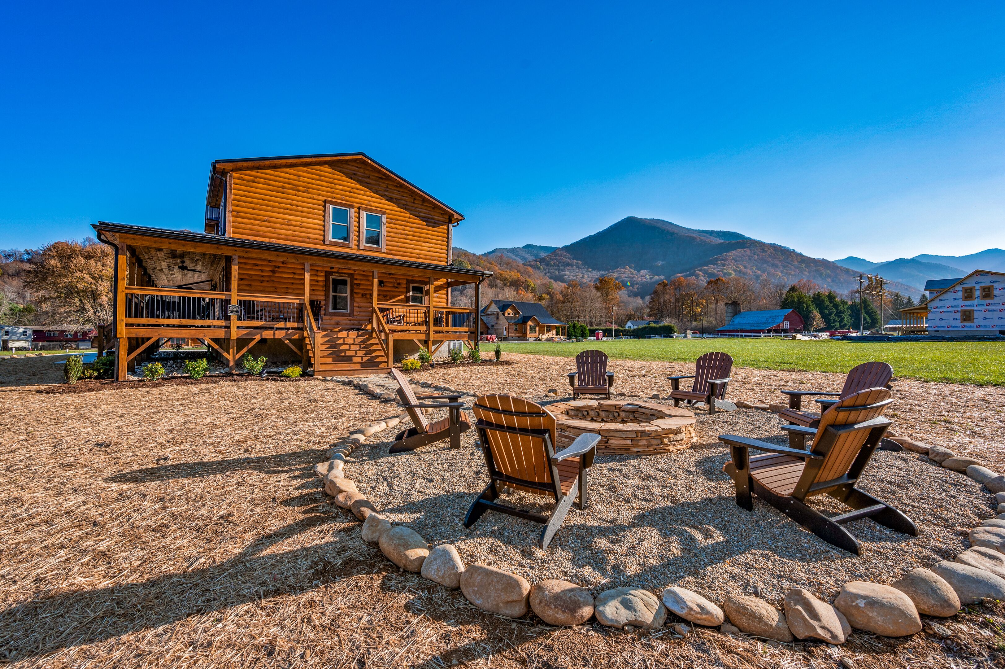 New Breathtaking Mountain Views. Elk Experience! 20' x 20' Post and Beam Carport