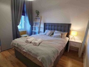 2 habitaciones, tabla de planchar con plancha, wifi y ropa de cama 