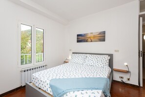 2 makuuhuonetta, silitysrauta/-lauta, ilmainen Wi-Fi, vuodevaatteet