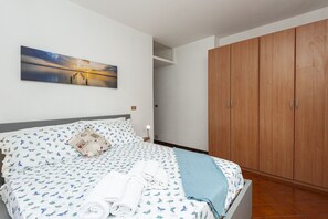 2 chambres, fer et planche Ă repasser, Wi-Fi gratuit, draps fournis