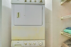 Interior - Waterfront Inverness Retreat w/ 3 Boat Ramps (Inverness)