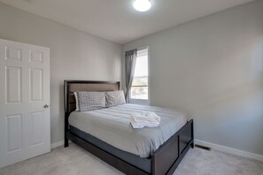 公寓 (2 Bedrooms) | 2 間臥室、熨斗/熨衣板、免費搖籃/嬰兒床、床單