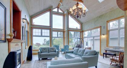 Lakefront Algoma Home w/ Deck, Grill & Fireplace