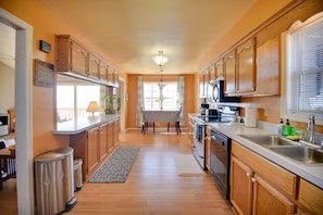 House (3 Bedrooms) | Private kitchen | Microwave, oven, stovetop, dishwasher - Shiloh Vacation Rental w/ Albemarle Sound Views (Shiloh)
